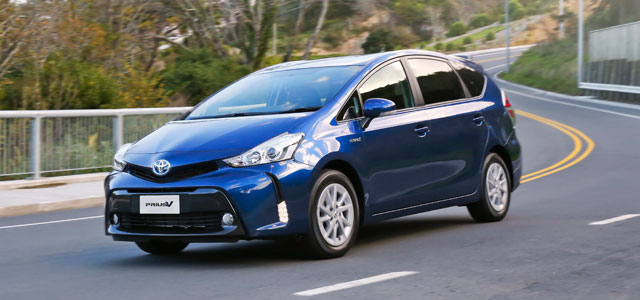 toyota prius standard features #5