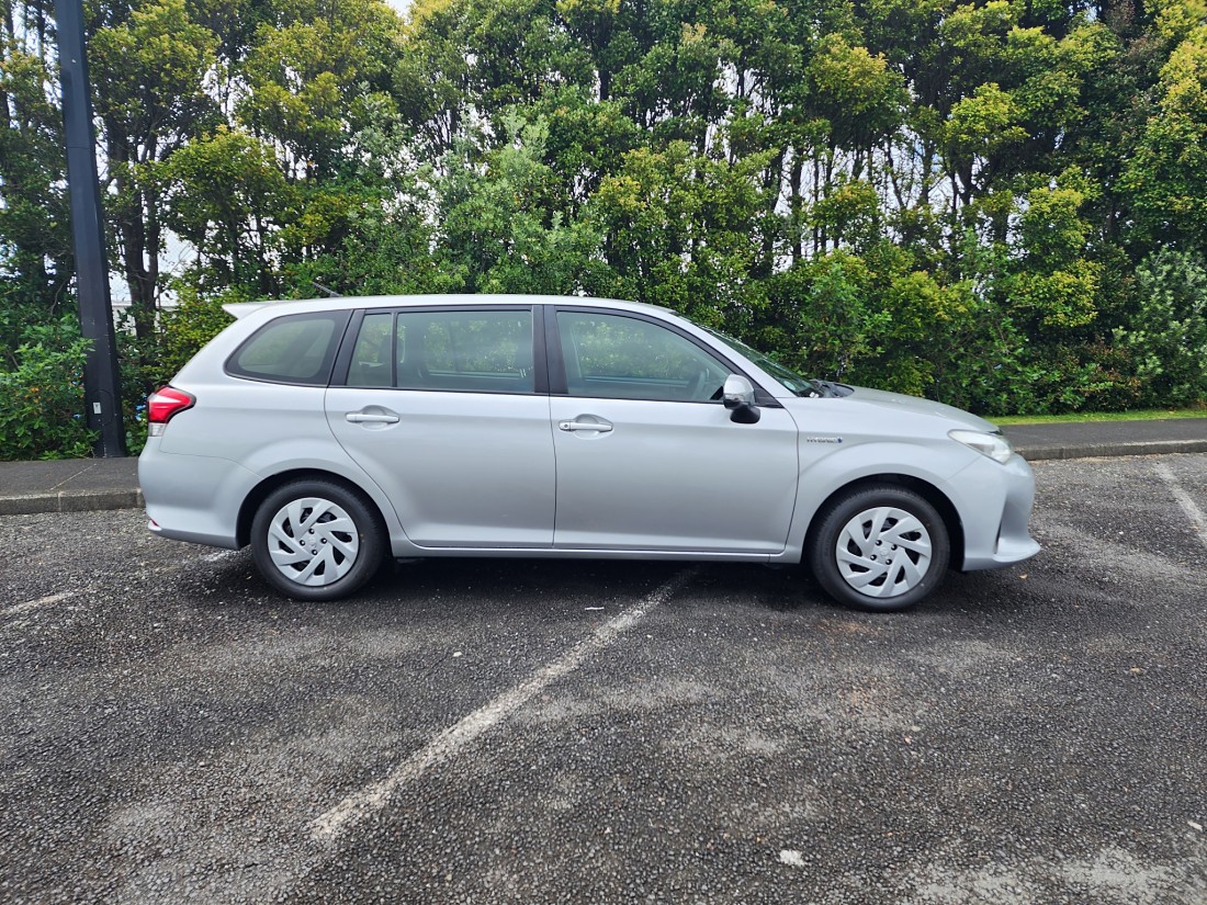 Toyota corolla deals fielder hybrid