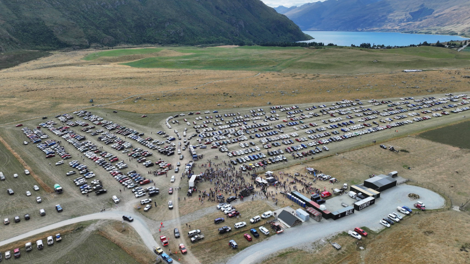 New-Zealand-smashes-world-record-as-1,440-Toyota-Hilux-gather-in-Southland-960x540