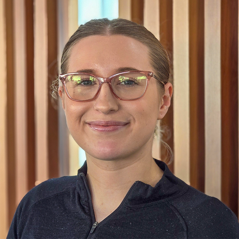 Phoebe Barr 800x800px