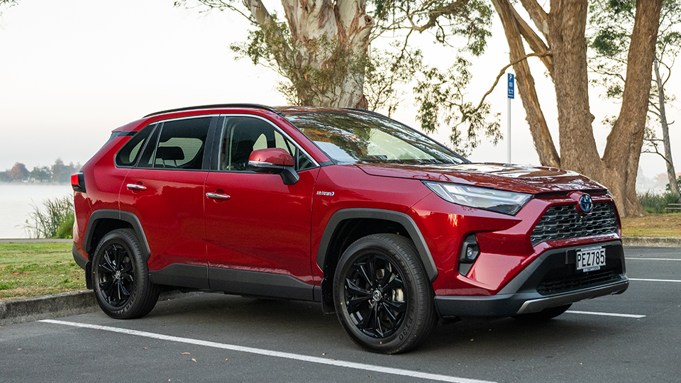 RAV4 Limited Hybrid 960x540