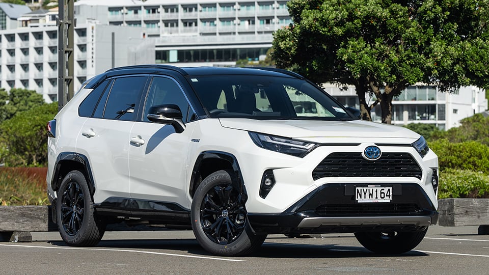 RAV4_XSE_Hybrid-960x540