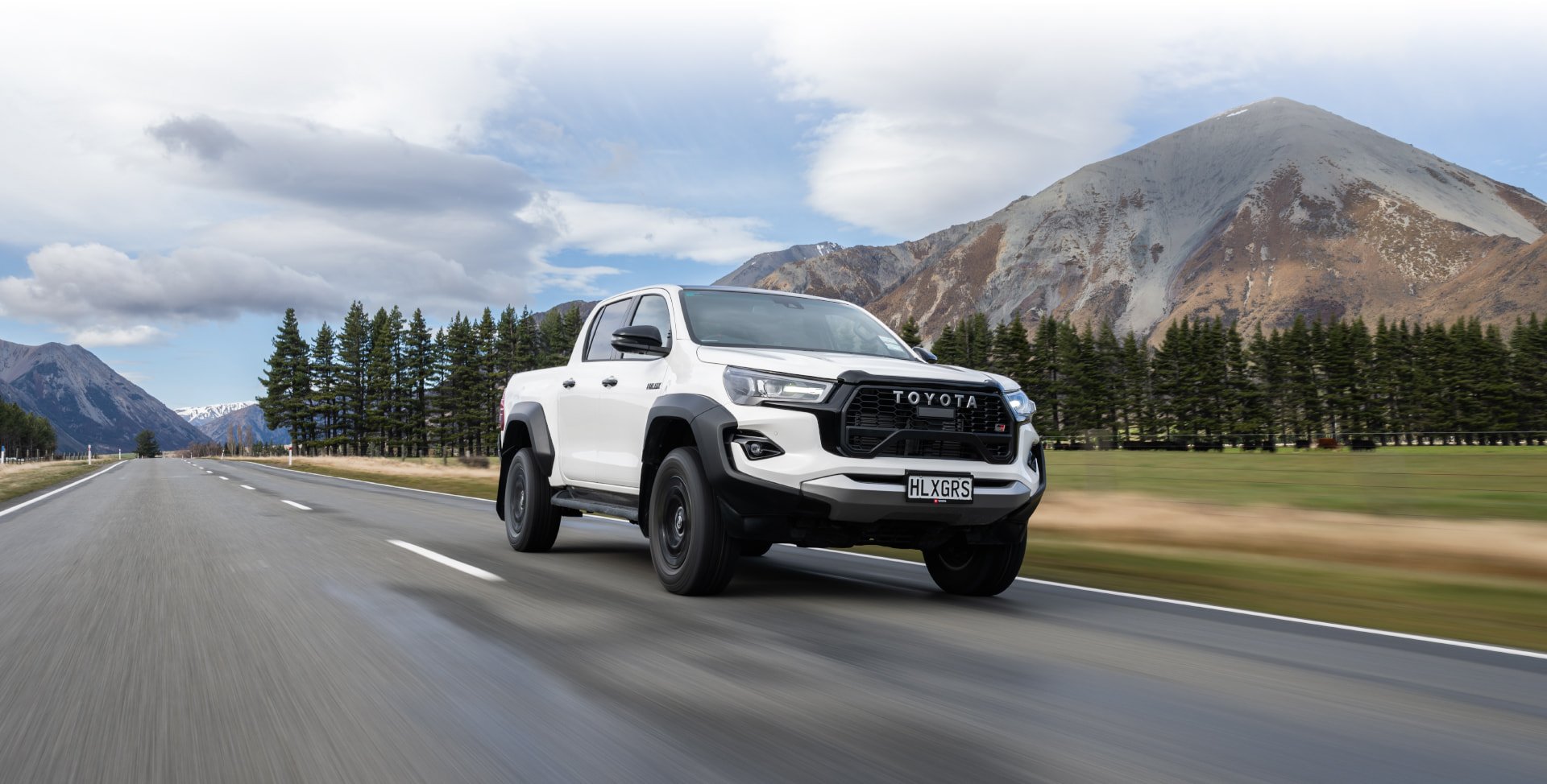 Hilux GR-Sport-Features -1920x972