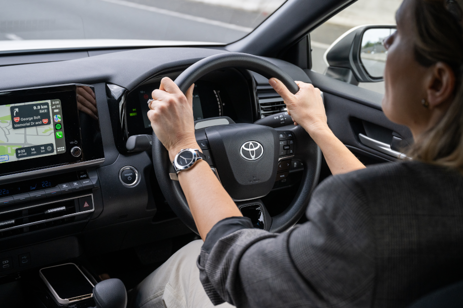 Image 11 Driver's hand on the Steering Wheel